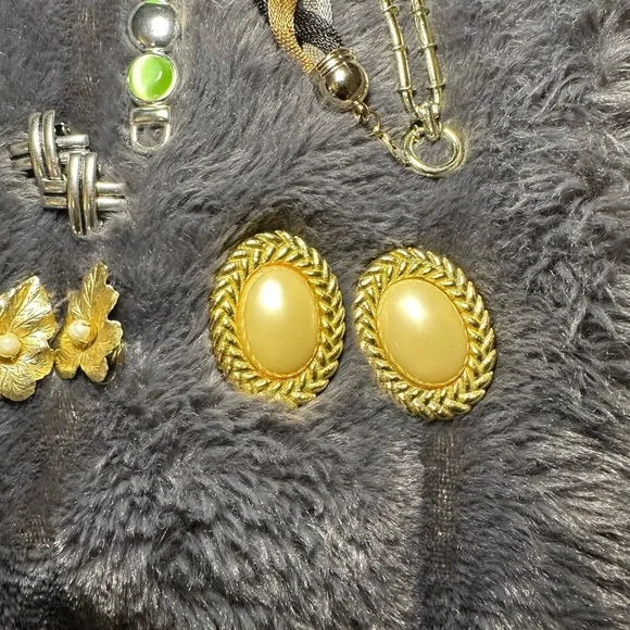 Costume Jewelry Lot - Picture 3 of 15